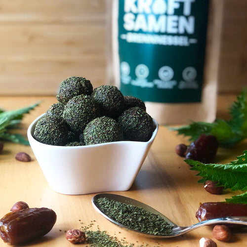 Energyballs mit Brennnesselsamen gesund vegan ohne Zucker